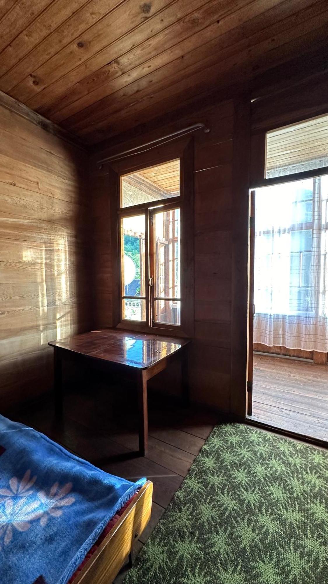 Wood House Gomi Homestay *