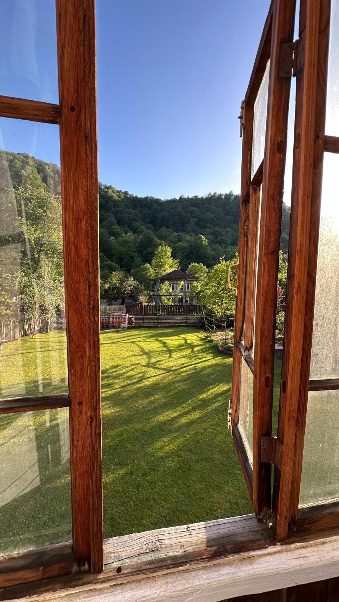 Wood House Gomi Homestay