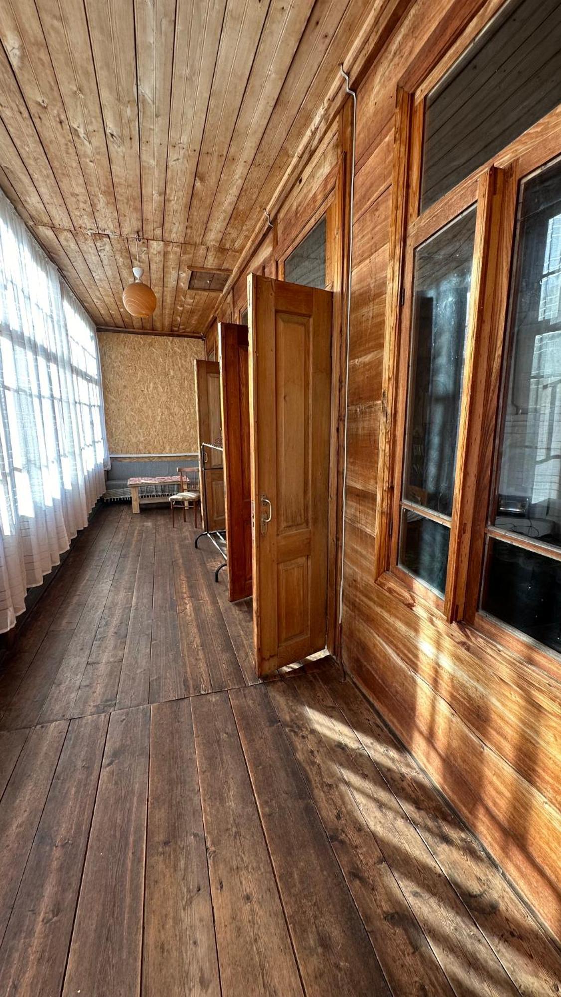 Wood House Gomi Ozurget'i