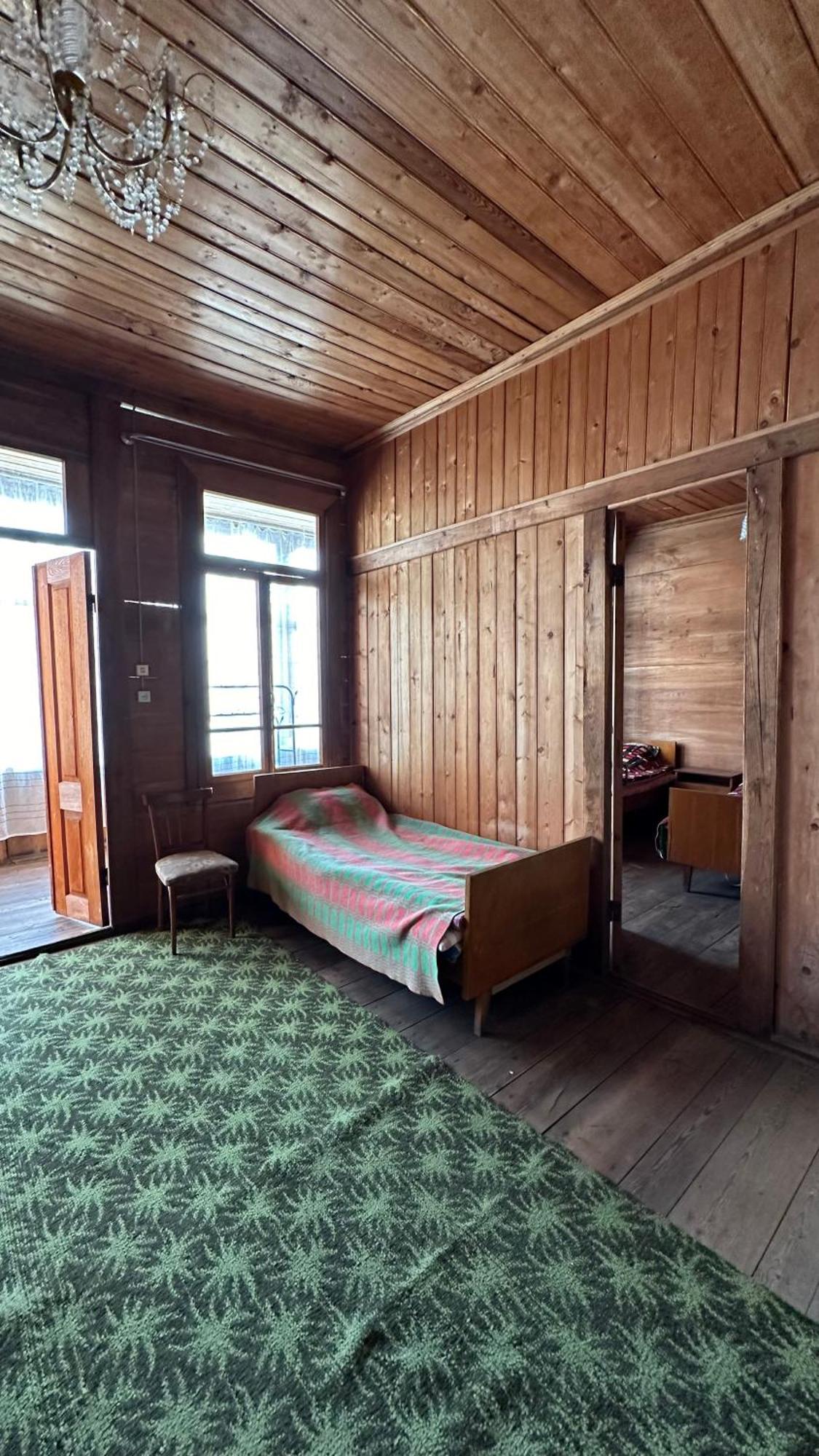 Wood House Gomi Homestay *