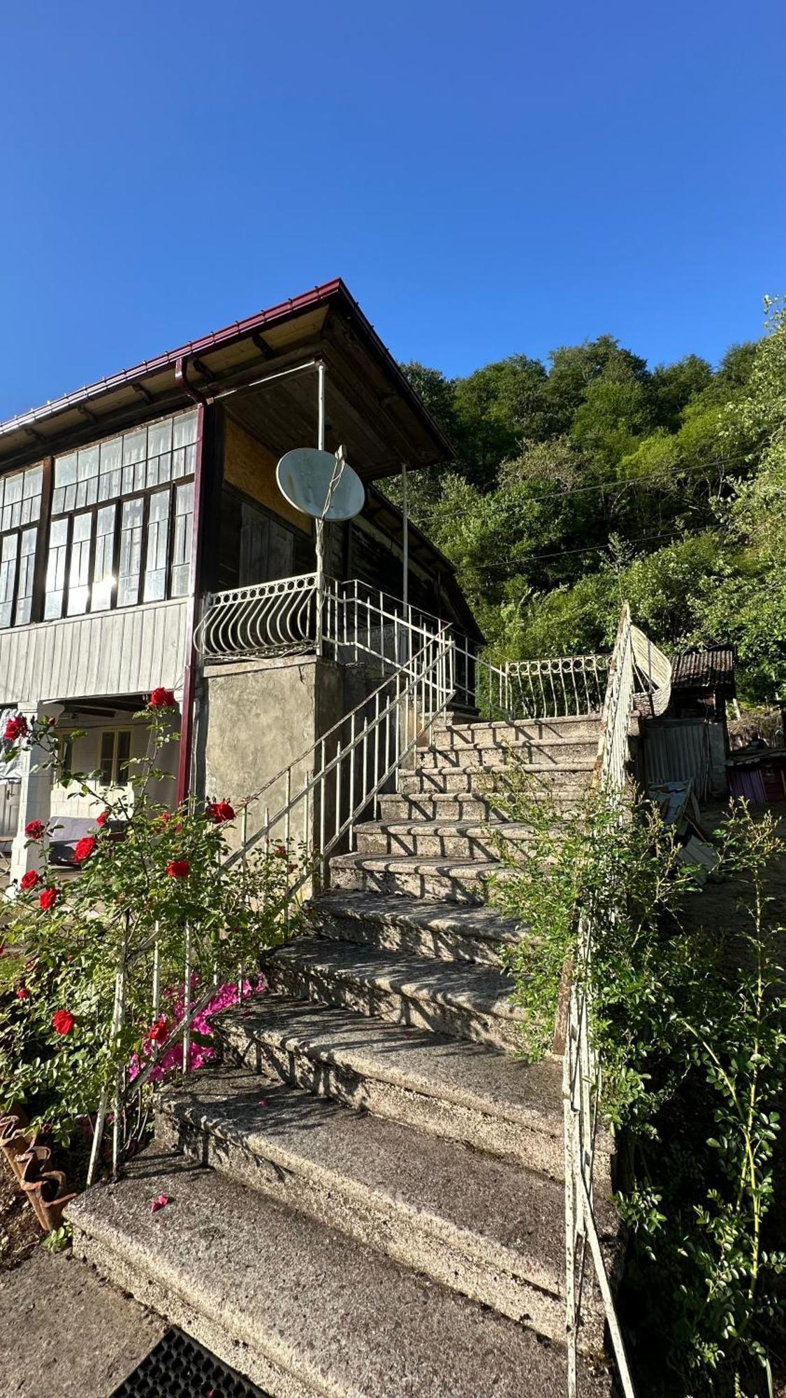 Wood House Gomi Homestay Ozurget'i