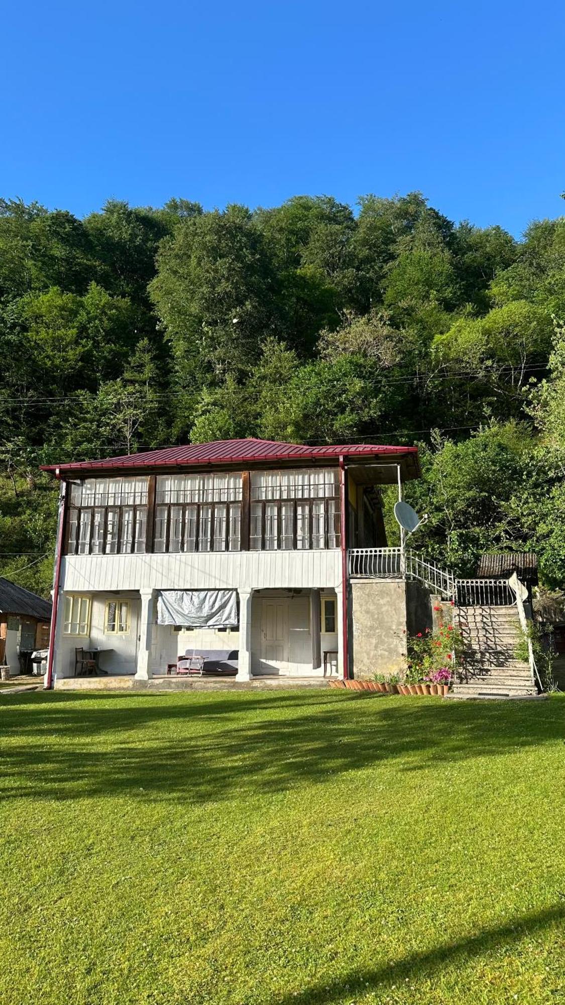 Wood House Gomi Homestay *